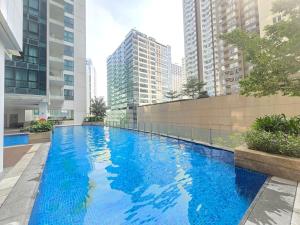 Very Cosy One Uptown near Grand Hyatt Hotel BGC Uptown Mall and St Lukes Medical Center