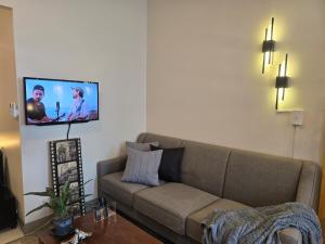 Very Cosy One Uptown near Grand Hyatt Hotel BGC Uptown Mall and St Lukes Medical Center