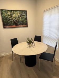 Venice studio apartment Koreatown