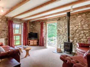 2 bed in Newport Pembrokeshire 78803