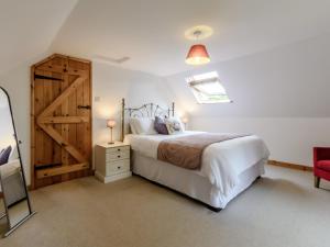 2 bed in Newport Pembrokeshire 78803