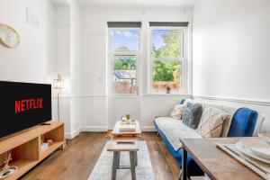 Modern 2BR Flat-Terrace-Free Parking-Rail Station