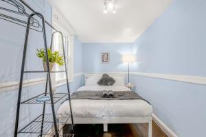 Modern 2BR Flat-Terrace-Free Parking-Rail Station
