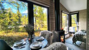 Lapland Landscape XXL Cabin with Nature View, Sauna, Fireplace & Kitchen, Sodankylä, Luosto, Fell Village