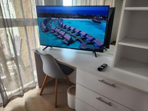 Modern Bright Cozy Stylish 1BR Venice BGC Balcony