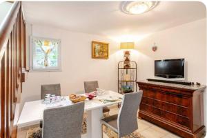 Chambre dhôte Rose avec petit déjeuner Sauna et Jacuzzi en option