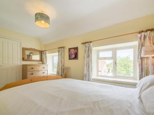 3 Bed in Thornham KT111