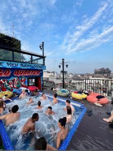 Lakeview Backpackers Hostel & Rooftop Bar