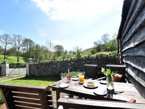 2 Bed in Pengenffordd BN366