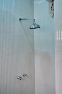 Elegant Dar Suburb Hideaway2