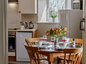 3 Bed in Cosheston 90732