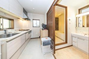 Wooden warmth of a house 8 people Skytree 7 minutes 75 square meters Asakusa, Shibuya, Narita, Haneda direct