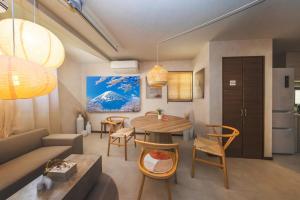 Wooden warmth of a house 8 people Skytree 7 minutes 75 square meters Asakusa, Shibuya, Narita, Haneda direct