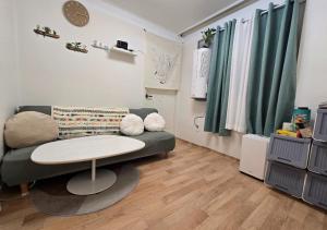 Mapo Daeheung Station Family Stay