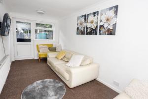 The 5 BDR Retreat within city centre - sleeps up to 10 people