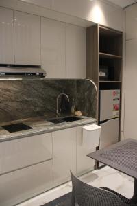 Apartment Large Kitchen Washing Machine