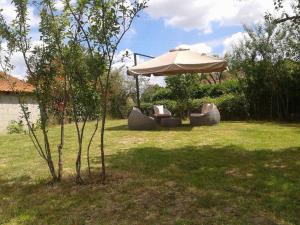 Charmante chambre dhôtes rénovée avec parking à La Berthenoux - FR-1-591-692