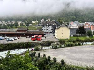 Charmant T2 à Cauterets avec vue montagne et parking - FR-1-812-143