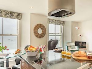 2 Bed in Tenby FB110