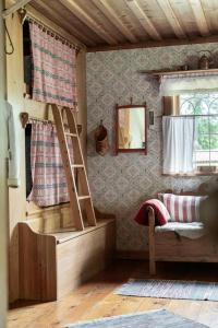 Historic Off-Grid Farm Cottage By Rombo Trail