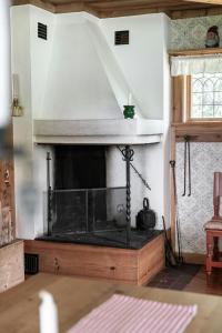 Historic Off-Grid Farm Cottage By Rombo Trail