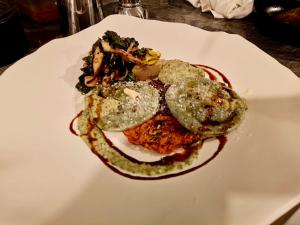 Skylodge B&B - Bali Jungle Retreat with Fine Dining & Eco Pool