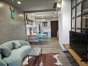 Spacious & Modern Studio