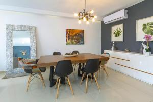 Spacious & fresh Space Just Steps From The Sea