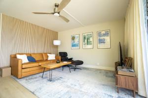 OCEAN FRONT modern 2BR 2BA, king bed, beach, pool!