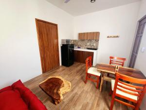 Cozy apartment 4 blocks from the beach