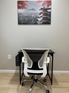 Modern 2BR and Office Near NYC With Parking - Sleeps 6