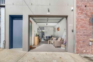 FOSS4A - A Private Garage Suite in Forest Lodge