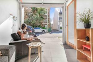 FOSS4A - A Private Garage Suite in Forest Lodge