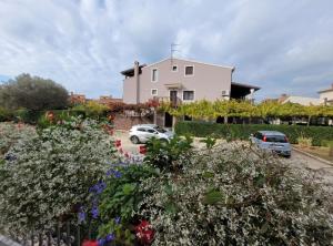 Apartments Villa Dina