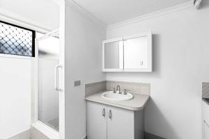 Walk To The Beach in Pialba