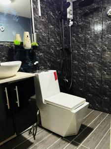 cozy luxe condo staycation