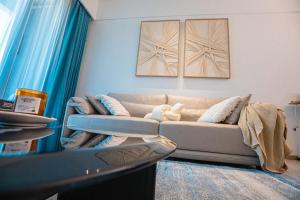 Home in the Heart of Peninsula