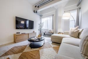Industrial Style 2BR Condo Downtown LA With Rooftop!