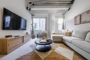 Industrial Style 2BR Condo Downtown LA With Rooftop!