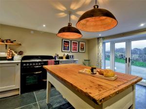 3 Bed in Conwy 80476