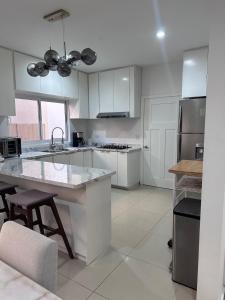 Family home with ocean views 40 minutes from vineyards