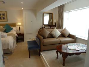 Deluxe Family Suite room in Cameron House