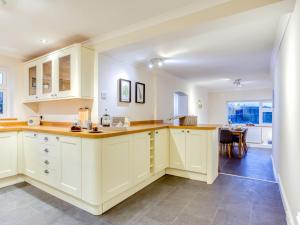 4 Bed in Parkham 76452