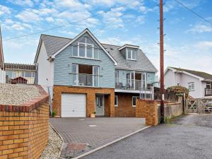 4 bed in Appledore 76483