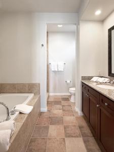 3 Bedroom Condo with Pool View in Gated Resort