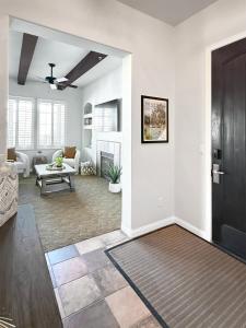 3 Bedroom Condo with Pool View in Gated Resort