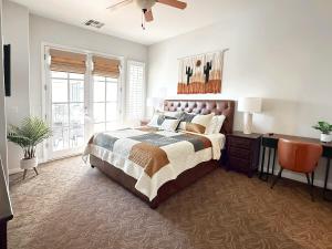 3 Bedroom Condo with Pool View in Gated Resort