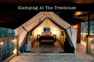 Unique Treehouse Tent Ideal for Couples in Branson, Missouri