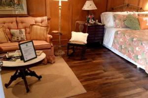 Romantic Suite Rental with Terrace and Chimenea near Gatlinburg, Tennessee