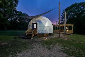 Luxury Geo Dome with Hot Tub Perfect for a Glamping Getaway near Houston, Texas